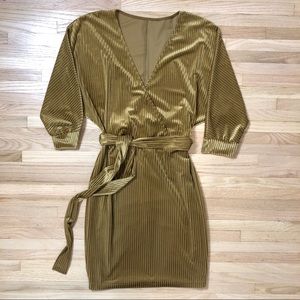 VINTAGE GOLD VELVET V-NECK DRESS